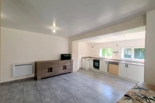 A louer Maison avec 2 chambres et jardin.