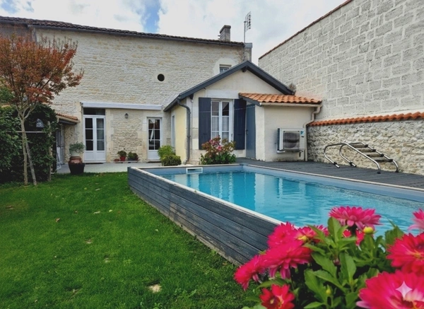 Maison à vendre 4 pièces SAINT JEAN D'ANGELY (17)