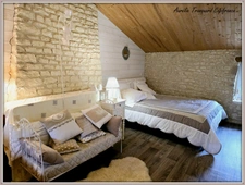 Maison à vendre 4 pièces ANTEZANT LA CHAPELLE (17) LONGERE/ maison charentaise avec dépendances