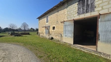 Maison à vendre 3 pièces  (61M²) Ancienne ferme avec dépendances sur 2 770 m² de terrain – La Brousse (17160)