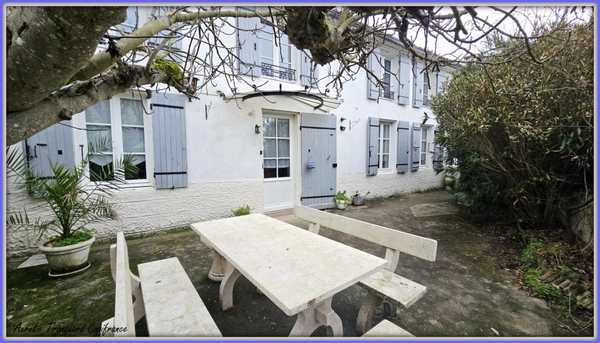 Maison à vendre 5 pièces VARAIZE (17) d'environ 145m² avec 4 chambres, garage et 700m² de terrain PLEIN SUD