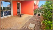Appartement à vendre 3 pièces SAINT JEAN D'ANGELY (17) au rez-de-chaussée, 1 place de parking + accès piscine