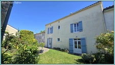 VILLAGE HOUSE for sale, 7 rooms including 5 BEDROOMS, LOULAY (17) with OUTBUILDINGS (garage 54m² + covered area)