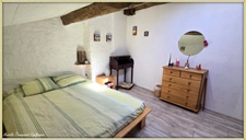 VILLAGE HOUSE for sale, 7 rooms including 5 BEDROOMS, LOULAY (17) with OUTBUILDINGS (garage 54m² + covered area)