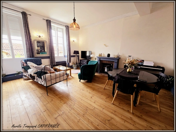 Dpt Charente Maritime (17), à vendre SAINT JEAN D'ANGELY immeuble 3 APPARTEMENTS + GARAGE  270m² 