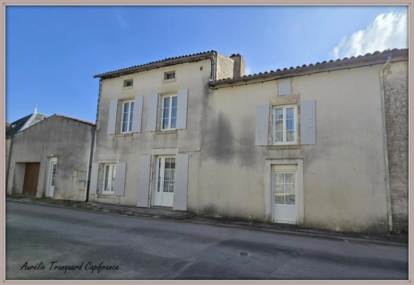 Maison à vendre 7 pièces AULNAY (17) composée de 4 chambres sur une parcelle de 312m², 70m² de dépendances