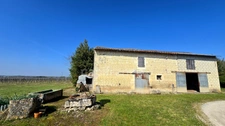Maison à vendre 3 pièces  (61M²) Ancienne ferme avec dépendances sur 2 770 m² de terrain – La Brousse (17160)