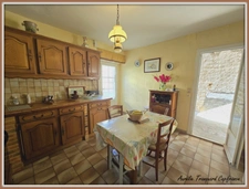 Maison à vendre 7 pièces AULNAY (17) composée de 4 chambres sur une parcelle de 312m², 70m² de dépendances
