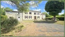 Maison FAMILIALE à vendre 8 pièces (226m²) à SAINT PIERRE DE JUILLERS (17) sur plus d'1 hectare de terrain avec HANGAR et DEPENDANCES