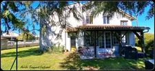 Dpt Vienne (86), Située à COUHE maison rénovée P8 d'environ 150m² - Terrain de 457 m²- commodités de PLAIN-PIED