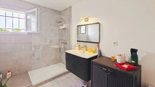 Appartement à vendre 3 pièces SAINT JEAN D'ANGELY (17) au rez-de-chaussée, 1 place de parking + accès piscine