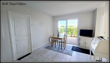 Appartement à vendre 3 pièces SAINT JEAN D'ANGELY (17) au rez-de-chaussée, 1 place de parking + accès piscine