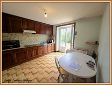 Maison CLIMATISEE, à vendre 7 pièces FONTENET (17) belle CHARENTAISE avec chambre et bureau au rez-de-chaussée. 