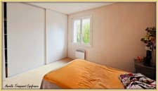 Appartement à vendre 3 pièces SAINT JEAN D'ANGELY (17) au rez-de-chaussée, 1 place de parking + accès piscine