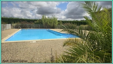 Appartement à vendre 3 pièces SAINT JEAN D'ANGELY (17) au rez-de-chaussée, 1 place de parking + accès piscine