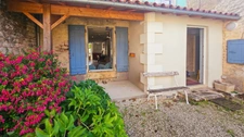 Character house for sale 4 rooms VARAIZE (17) WITH OUTBUILDINGS, BARNS