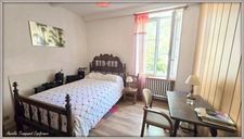 VILLAGE HOUSE for sale, 7 rooms including 5 BEDROOMS, LOULAY (17) with OUTBUILDINGS (garage 54m² + covered area)