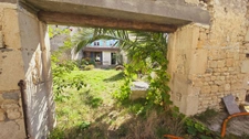 Character house for sale 4 rooms VARAIZE (17) WITH OUTBUILDINGS, BARNS