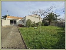 SINGLE-STORY house for sale 4 rooms SAINT PIERRE D'OLERON (17) 300M from the BEACH