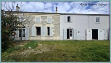 Maison à vendre 7 pièces FONTENET (17) belle CHARENTAISE avec chambre et bureau au rez-de-chaussée.