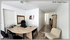 Immeuble à vendre SAINT JEAN D'ANGELY (17) EN PLEINE COEUR DE VILLE composé de 2 appartements de type T3 et 2 locaux commerciaux au rdc