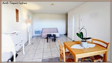 Appartement à vendre 3 pièces SAINT JEAN D'ANGELY (17) au rez-de-chaussée, 1 place de parking + accès piscine