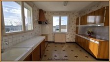 Maison à vendre 6 pièces proche SAINT JEAN D'ANGELY composée de 4 chambres, terrain clos et arboré avec sous sol aménagé