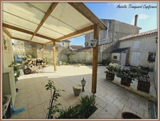 Maison à vendre 7 pièces AULNAY (17) composée de 4 chambres sur une parcelle de 312m², 70m² de dépendances