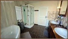 House for sale, 5 rooms, VARAIZE (17), single-storey on 2383m² of fully enclosed land