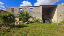 Character house for sale 4 rooms VARAIZE (17) WITH OUTBUILDINGS, BARNS