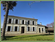 Maison BOURGEOISE à vendre 6 pièces + DEPENDANCES,  à FONTENET (17400) composée de 4 chambres, bordée d'un petit ruisseau et 6300m² de terrain