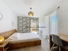 Appartement rénové avec deux espaces de vie indépendants