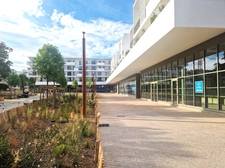 A louer, Local commercial de 145 m² avec Mezzanine, Square Benes, Saint Laurent du Var 06700, Alpes-Maritimes
