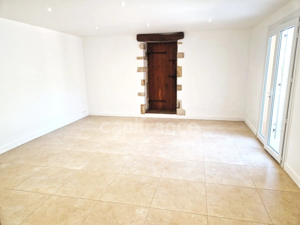 A louer, Bureaux de 95 m² avec Terrain de 1 400 m², Plaine du Var, Nice 06200, Alpes-Maritimes