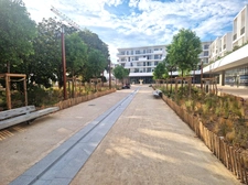A louer, Local commercial de 145 m² avec Mezzanine, Square Benes, Saint Laurent du Var 06700, Alpes-Maritimes