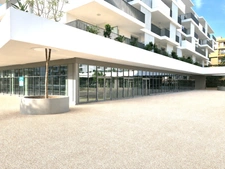 A louer, Local commercial d'angle de 175 m² avec Mezzanine de 49 m², Square Benes, Saint Laurent du Var 06700, Alpes-Maritimes