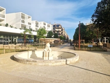 A louer, Local commercial d'angle de 175 m² avec Mezzanine de 49 m², Square Benes, Saint Laurent du Var 06700, Alpes-Maritimes