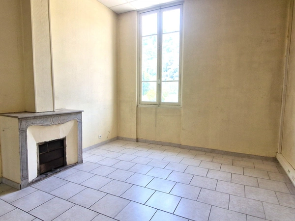 A louer - Bureaux avec parkings - 87 m² - Drap 06340