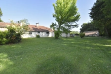 NEAR DAX (5 mins) - OLD RENOVATED 18TH CENTURY FARMHOUSE - OUTBUILDINGS - SWIMMING POOL