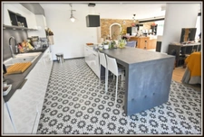 NEAR DAX (10 mins EAST) - MAGNIFICENT 7-ROOM VILLA from 2007, single storey - SWIMMING POOL - 4 BATHROOMS