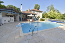 NEAR DAX (5 mins) - OLD RENOVATED 18TH CENTURY FARMHOUSE - OUTBUILDINGS - SWIMMING POOL