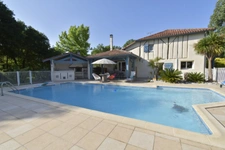 NEAR DAX (5 mins) - OLD RENOVATED 18TH CENTURY FARMHOUSE - OUTBUILDINGS - SWIMMING POOL