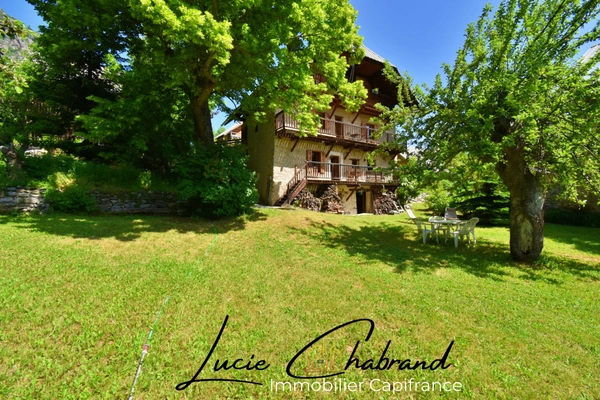 Maison à vendre 10 pièces  (05)