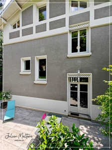 A 1920s bourgeois house with 210 m² of living space and outbuildings, 6 bedrooms, in the heart of St-Etienne