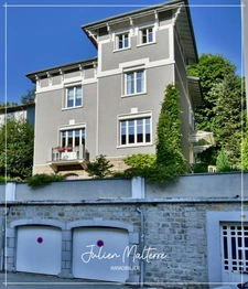 A 1920s bourgeois house with 210 m² of living space and outbuildings, 6 bedrooms, in the heart of St-Etienne
