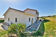 Recent house of 170 m² on 2100 m² of preserved land, 7 rooms, 5 bedrooms including dressing room, 85 m² garage in MAROLS (42)