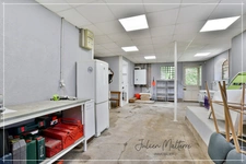 A 1920s bourgeois house with 210 m² of living space and outbuildings, 6 bedrooms, in the heart of St-Etienne