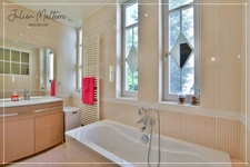 Maison bourgeoise 1920 de 210 m² habitables et ses dépendances, 6 chambres, au coeur de St-Etienne