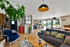 Recent house of 170 m² on 2100 m² of preserved land, 7 rooms, 5 bedrooms including dressing room, 85 m² garage in MAROLS (42)