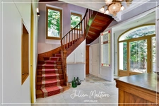 A 1920s bourgeois house with 210 m² of living space and outbuildings, 6 bedrooms, in the heart of St-Etienne